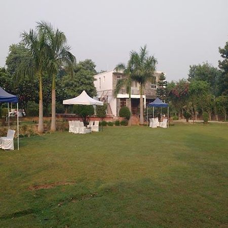 Club Awara Holiday Resort มาเนซาร์ ภายนอก รูปภาพ
